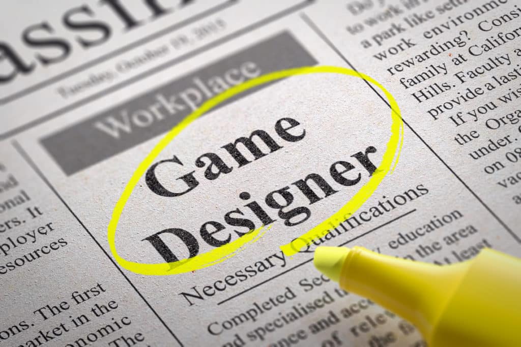 游戏设计师的工作报纸。找工作的概念